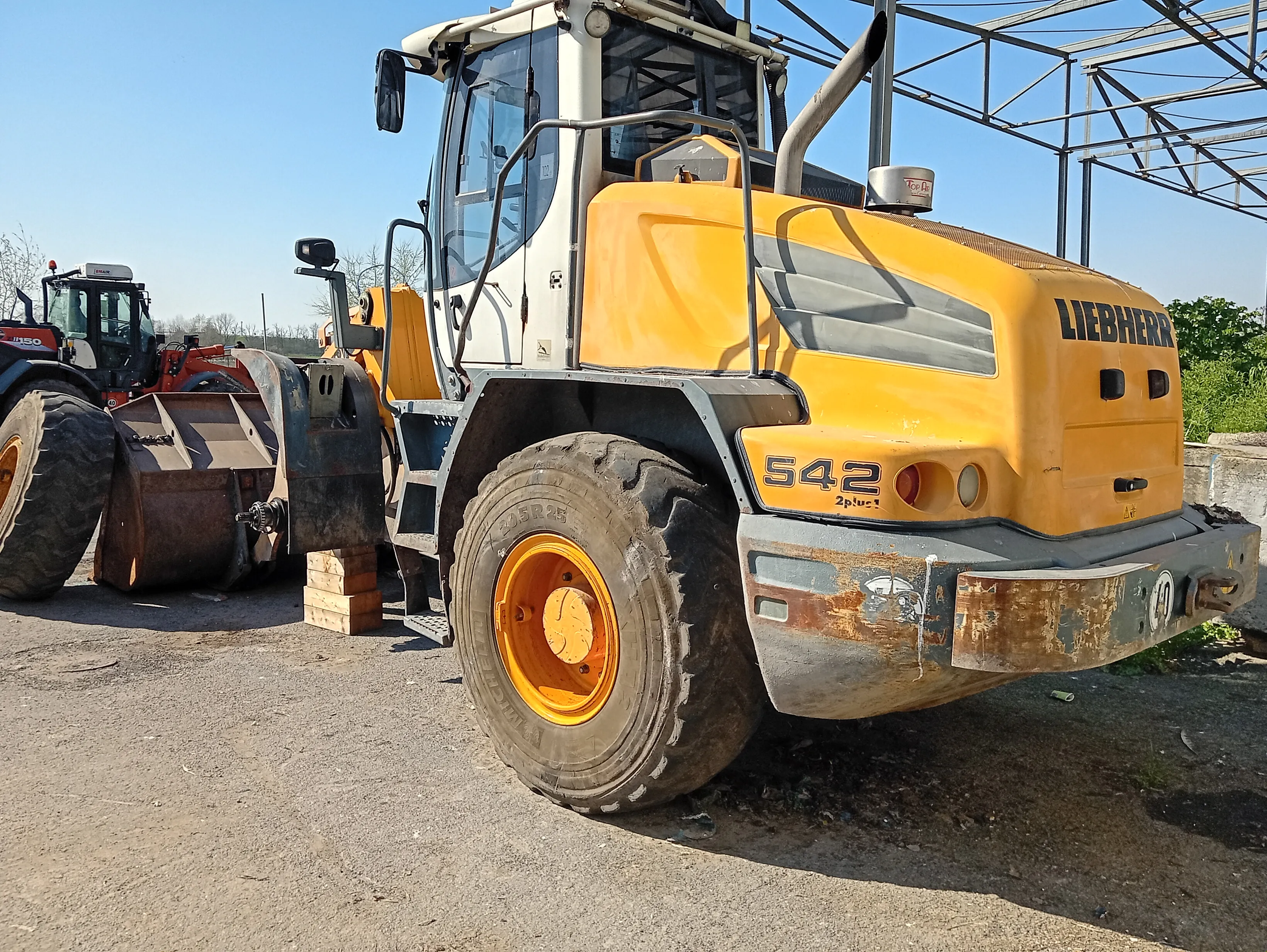 Vendita di una Pala gommata Liebherr L542 p.i.n. VATZ0435JZB028569