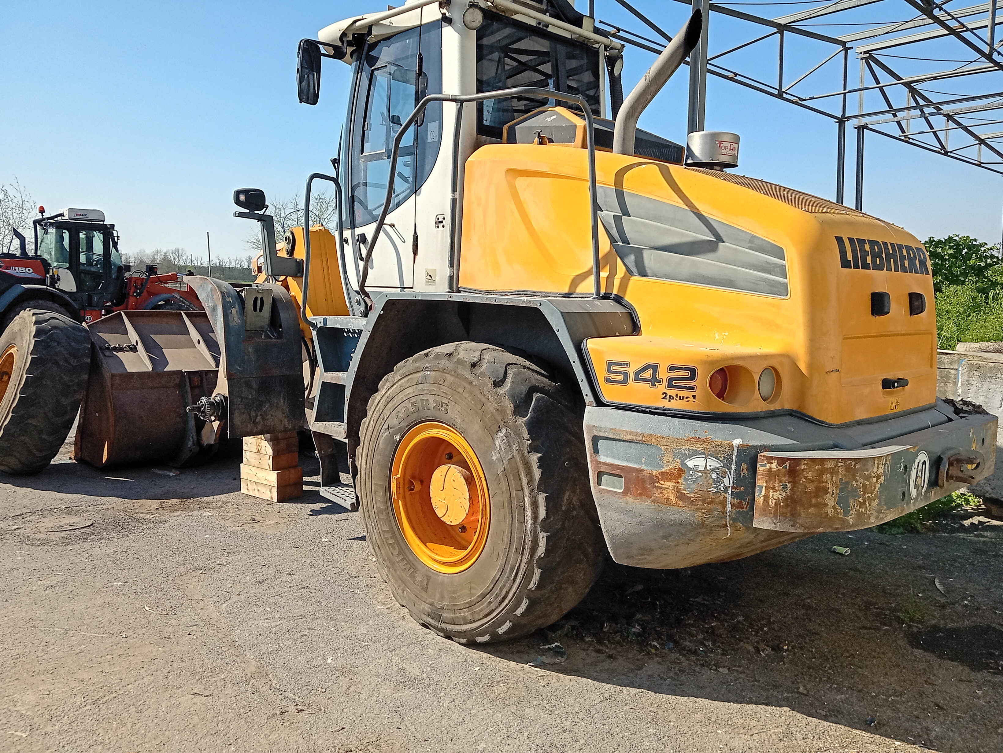 Vendita di una Pala gommata Liebherr L542 p.i.n. VATZ0435JZB028569